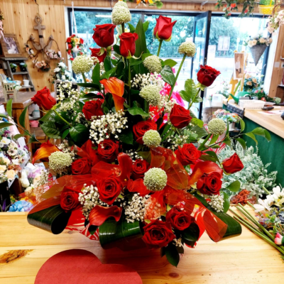 Just one more kiss - For the ultimate in opulence a simply breath taking display of true romance