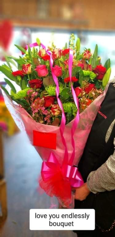 Love you endlessly - Romantic selection of flowers
